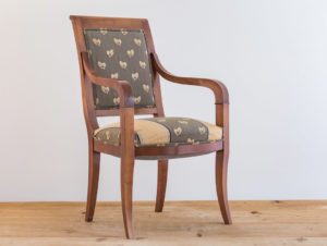 Fauteuil en bois de cerisier par Philippe Emery
