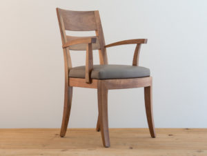 Fauteuil en bois de noyer par Philippe Emery