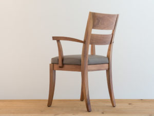 Fauteuil en bois de noyer par Philippe Emery