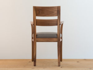 Fauteuil en bois de noyer par Philippe Emery