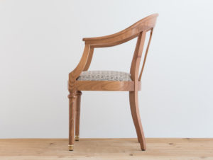 Fauteuil en bois de cerisier par Philippe Emery