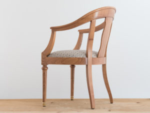 Fauteuil en bois de cerisier par Philippe Emery
