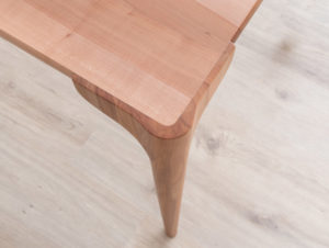 Table en bois de pommier par Philippe Emery