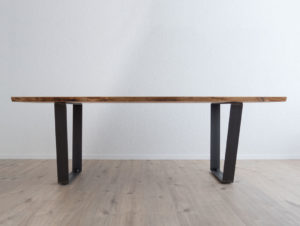 Table en bois de frêne et olivier par Philippe Emery